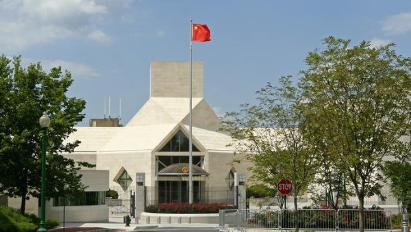 东方汇赢 不给食物，限制交流……十余名中国留学生遭美方无端滋扰盘查遣返