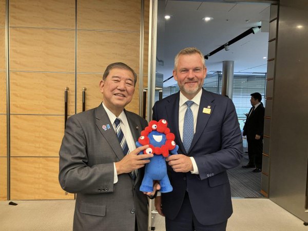 华亿配资 日媒：石破茂宣布辞职后首次更新社媒贴出照片，有日本网民称他看起来如释重负