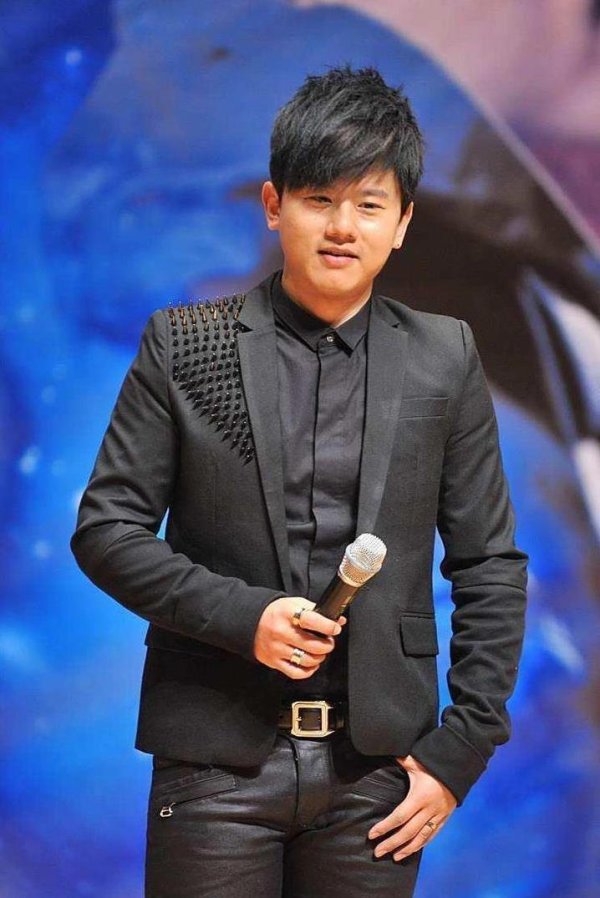 大圣证券 张杰默默追梦无人识，谢娜力挺14年，他们如何相守成佳话？