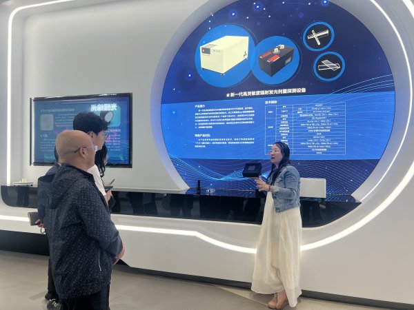 富农优配资源 探访四川绵阳“光子孵化器”：实验室里正加速孵化“硬核”公司｜万千气象看四川